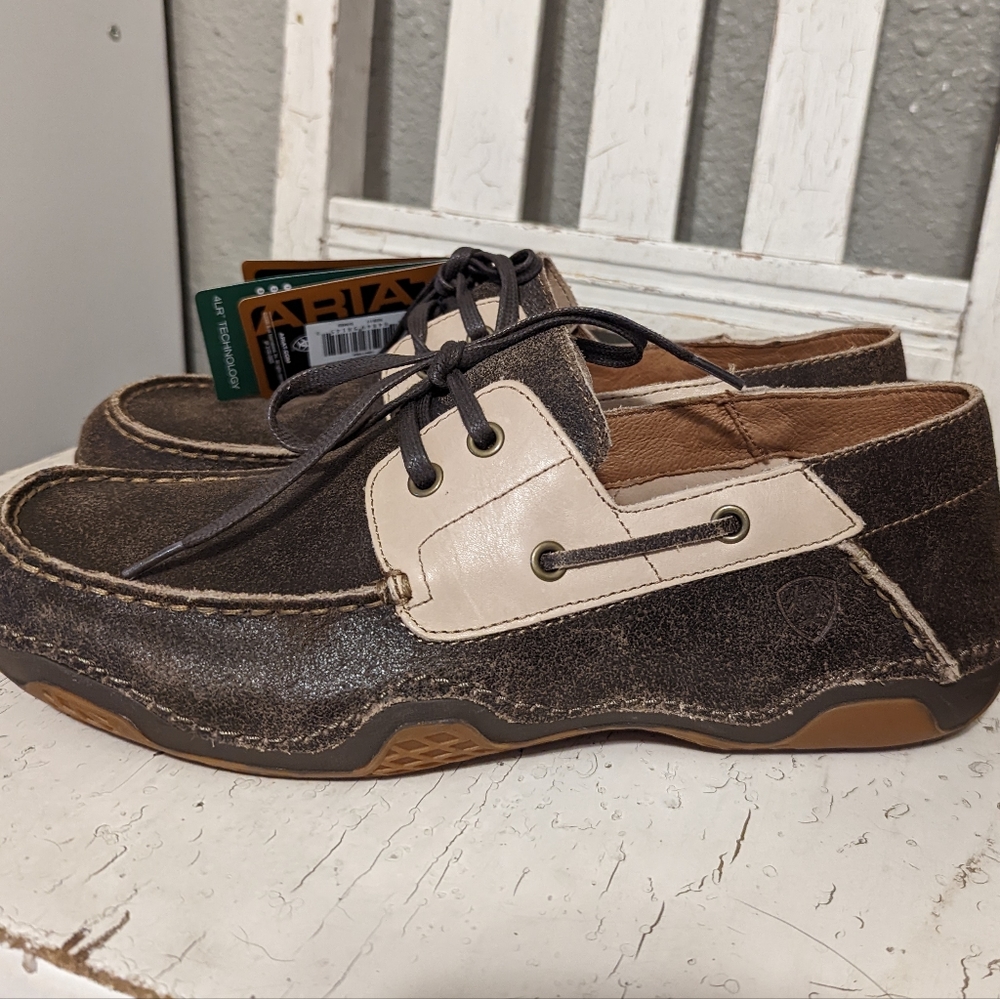 *NWT* Leather Ariat Loafers